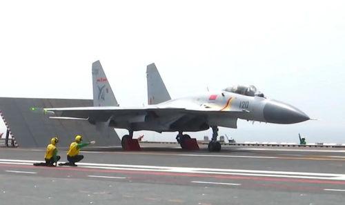 国产战机上舰视频,舰载首秀彰显我国航空实力