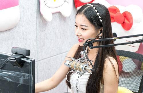 国产剧情广东主播视频,广东主播带你领略本土风情