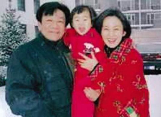 国产侯耀文女徒弟视频,侯耀文女徒弟演绎经典喜剧片段  第2张