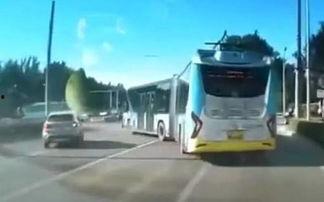 国产公交飙车视频大全,惊险瞬间！国产公交飙车视频大全集锦  第3张